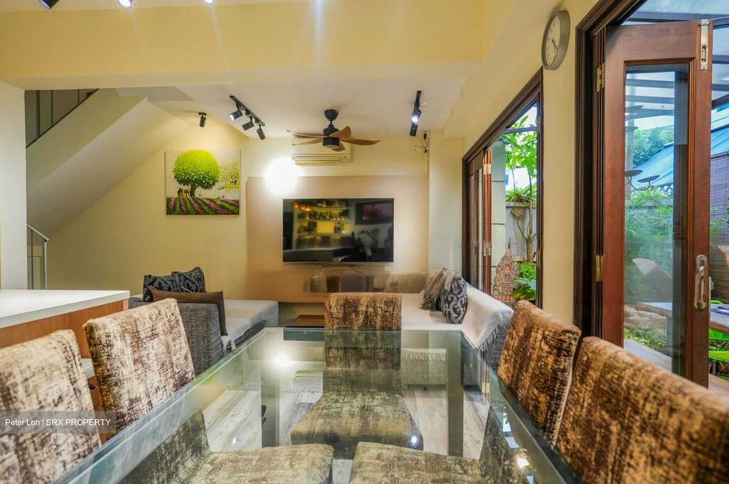 Kew Gate (D16), Terrace #459684741